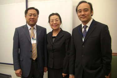 校长孙玉华与于继海副司长、赵国成参赞合影.jpg
