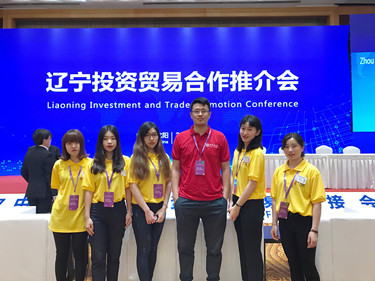意阿语系学生与中国银行现场协调员合照05_副本.jpg