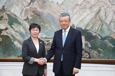 刘宏校长与大使合影_副本.jpg